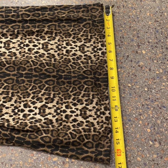 ♥️Valentines Sale 3/$15 add to bundle for savings Leapard Print Flare-Very Flare - Picture 6 of 7